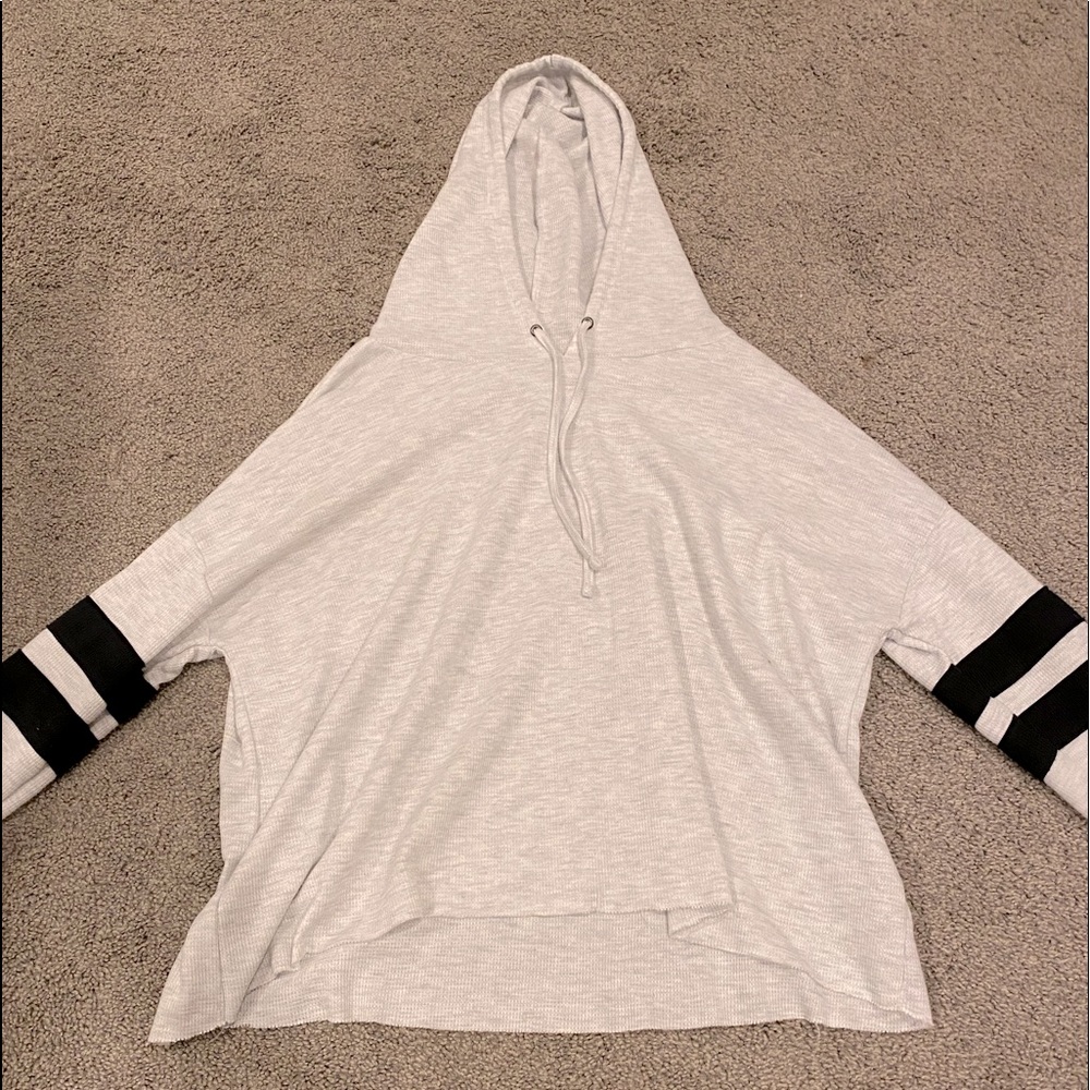 Kohl’s cropped off white top